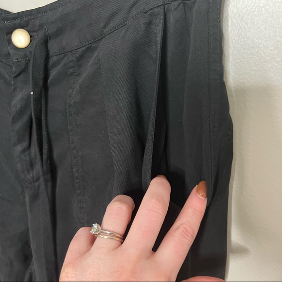 NWT Young, Fabulous & Broke (YFB) black cropped cargo/utility pants size small - Picture 5 of 11